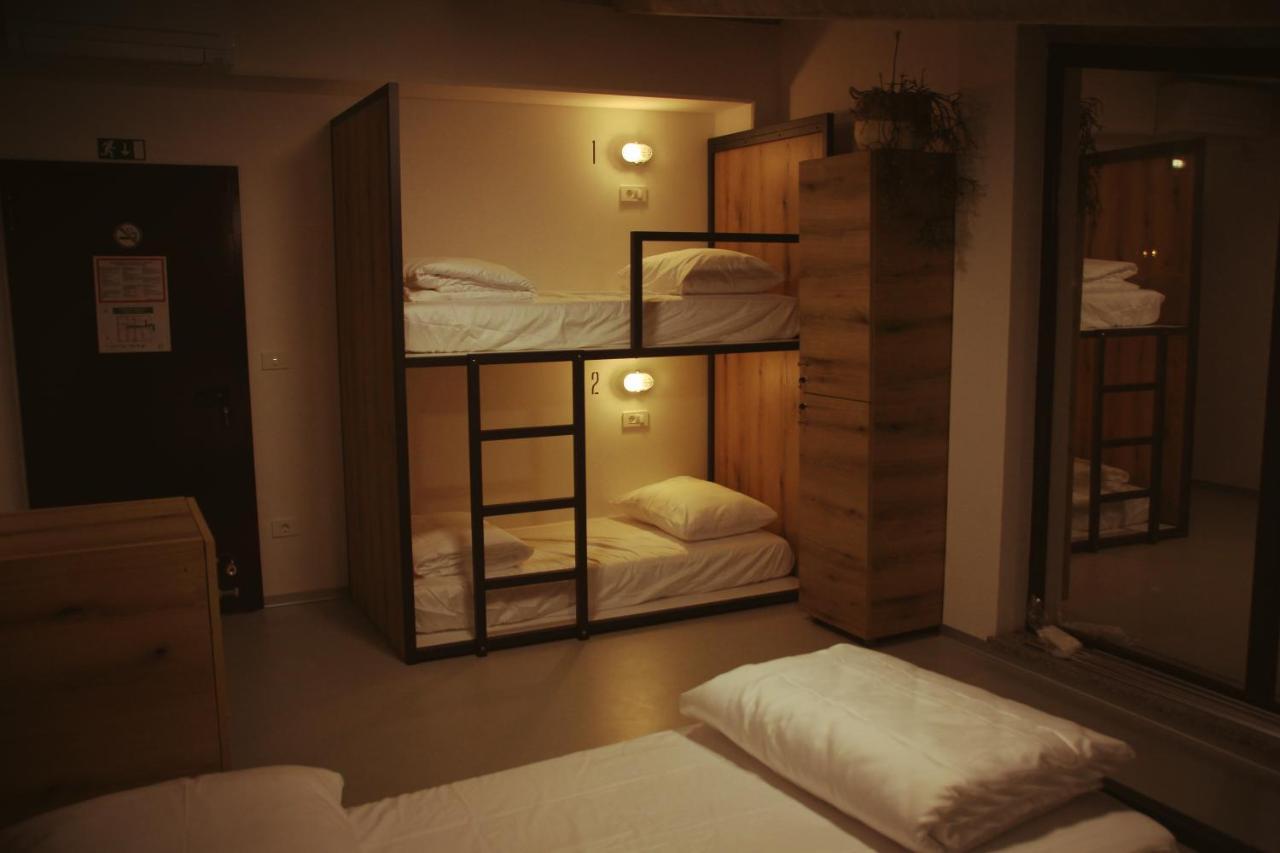 Garage Hostel Nova Gorica Bagian luar foto